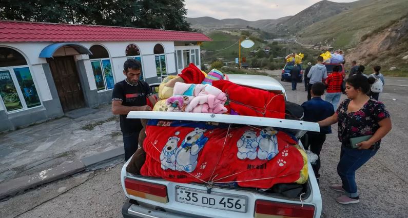 Ethnic Armenians in Nagorno-Karabakh region flee to Armenia 