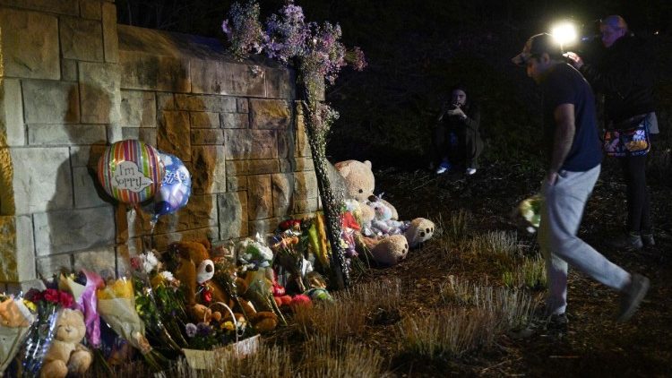Nashville school shooting: Church mourns victims of mass shooting