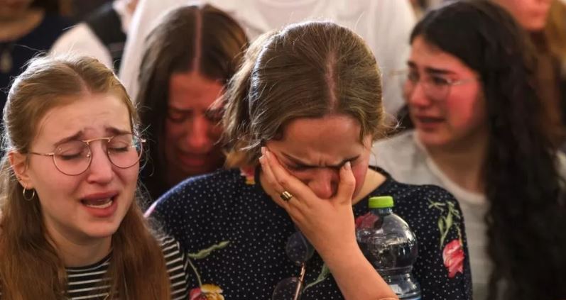 West Bank: Tears at the funeral of sisters killed by Palestinian gunmen