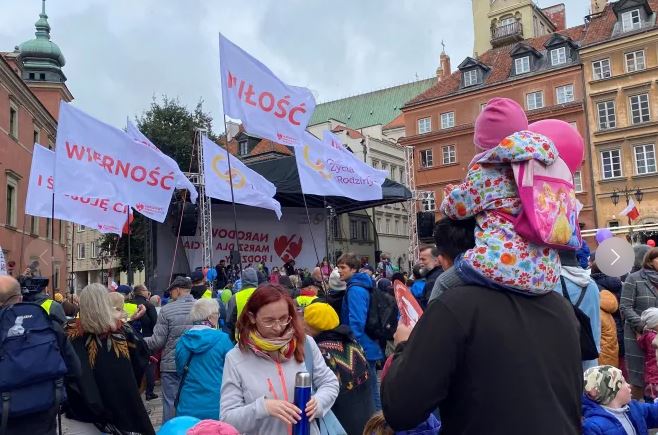 Poland March: I Promise You, March for Life  and Family draws 10,000 people