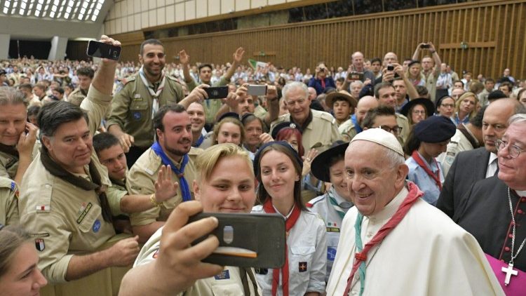 Pope encourages scouts 