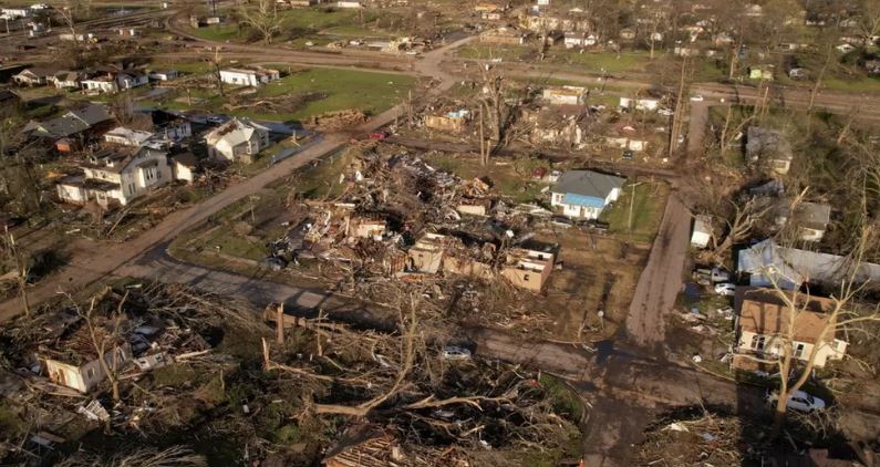 US tornadoes: Death toll rises as storm sweeps across several states